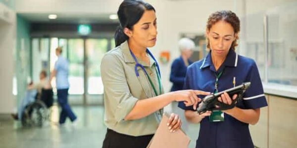 staff nurse consulting ward doctor